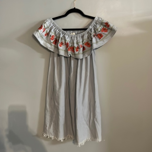 Easel Summer Señorita Chambray Off Shoulder Dress size medium - Picture 3 of 8